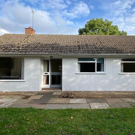 Cheerful 3 Bedroom Bungalow With Indoor Fire Place Gloucester Eksteriør billede