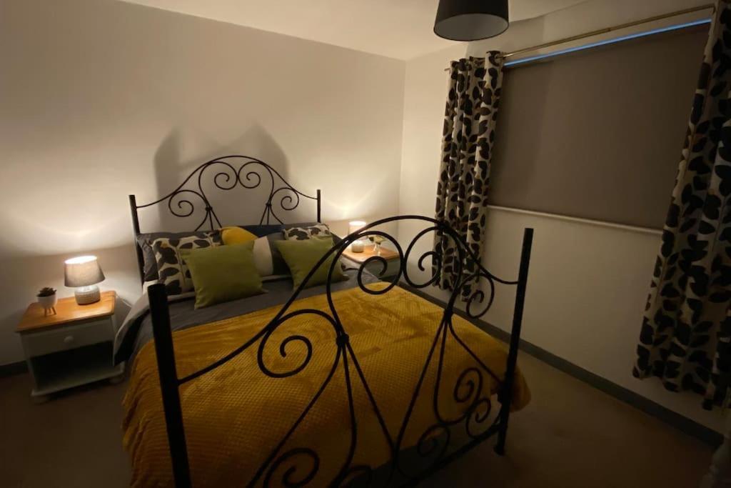 Cheerful 3 Bedroom Bungalow With Indoor Fire Place Gloucester Eksteriør billede