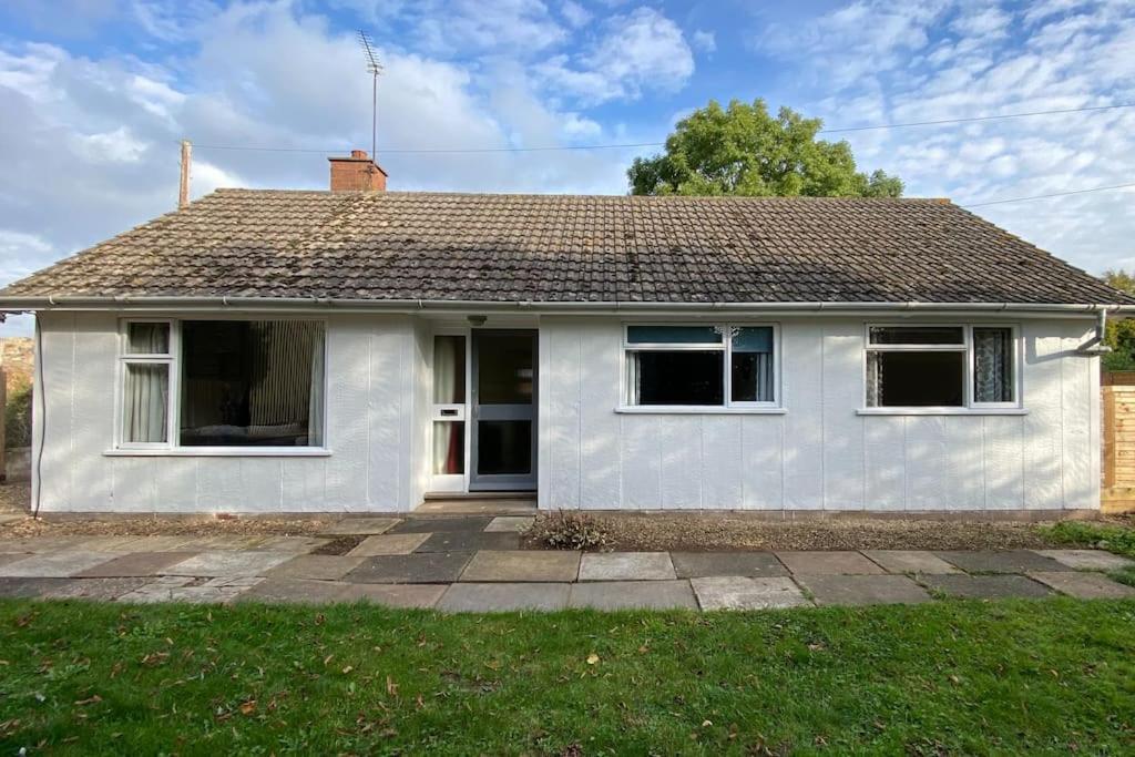 Cheerful 3 Bedroom Bungalow With Indoor Fire Place Gloucester Eksteriør billede