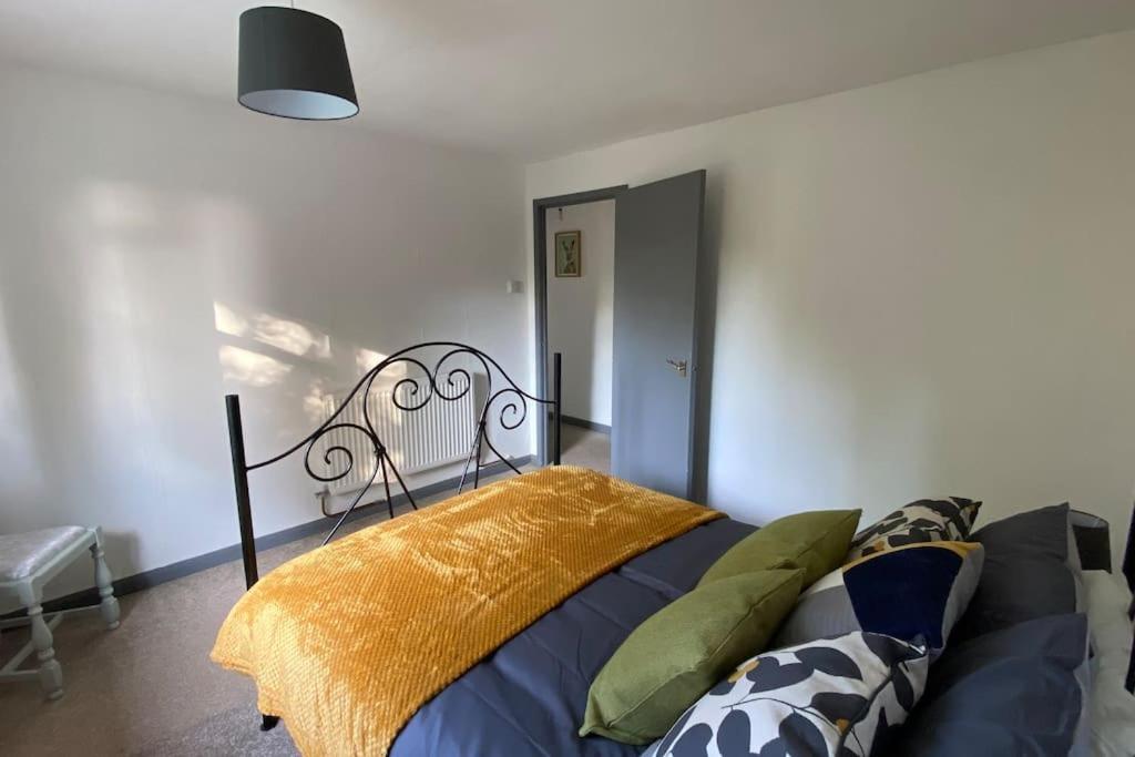 Cheerful 3 Bedroom Bungalow With Indoor Fire Place Gloucester Eksteriør billede