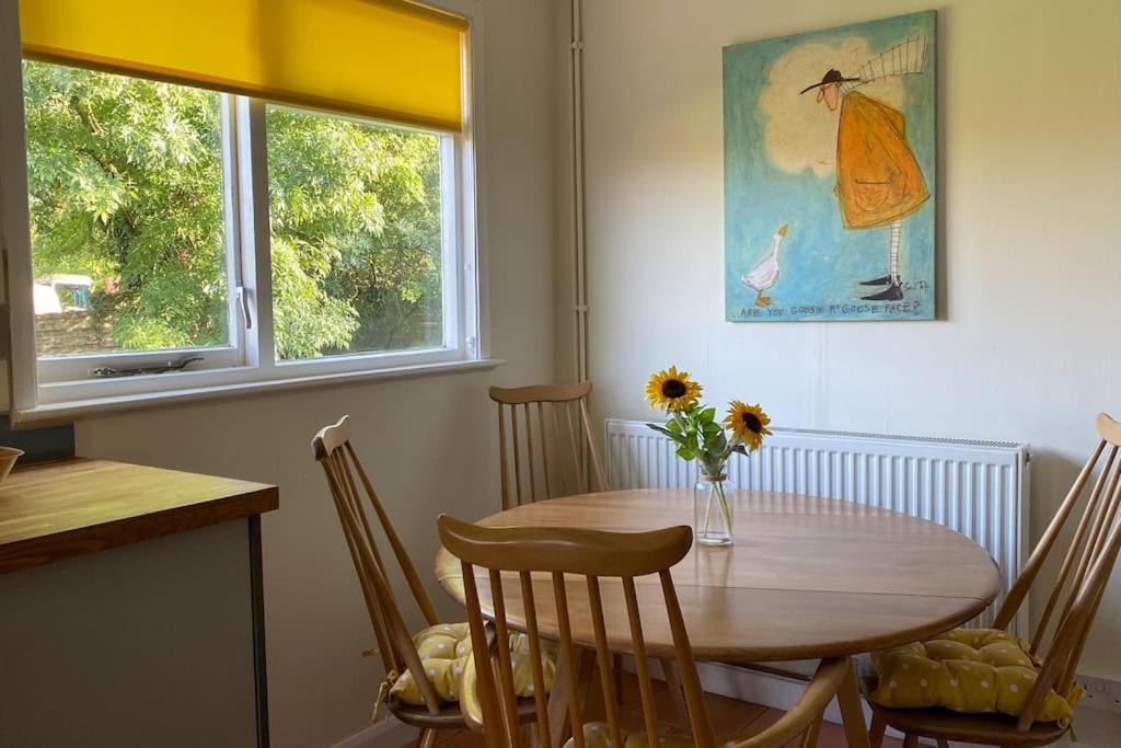 Cheerful 3 Bedroom Bungalow With Indoor Fire Place Gloucester Eksteriør billede