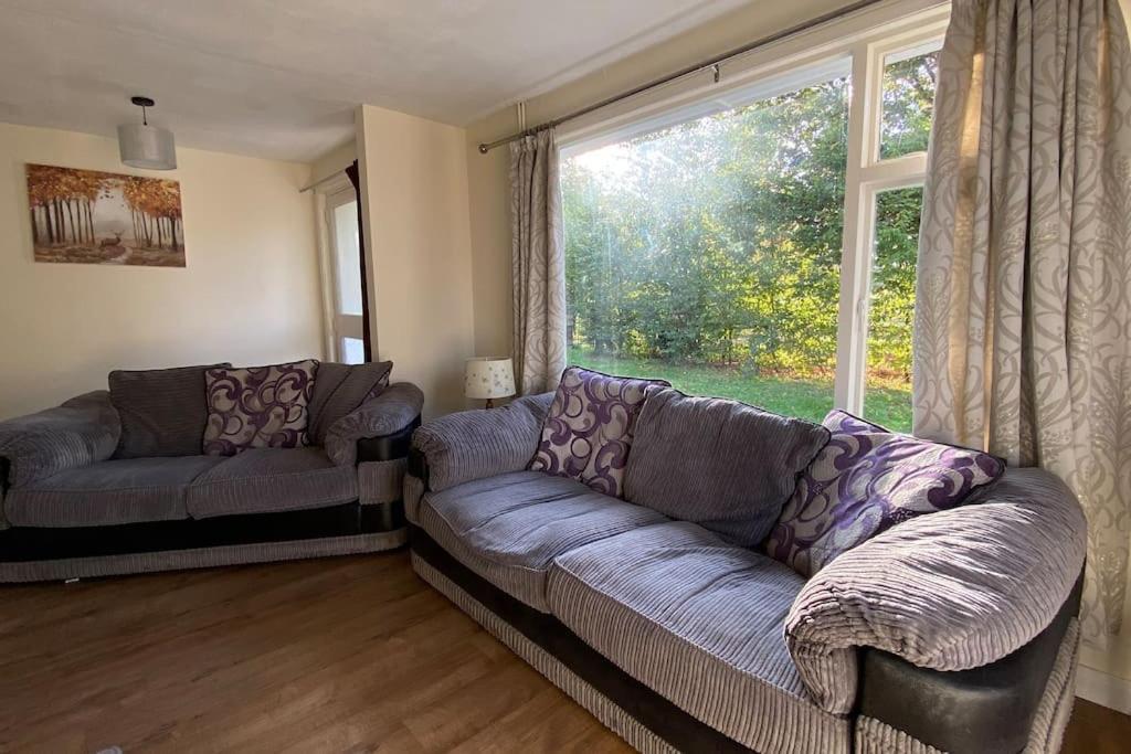 Cheerful 3 Bedroom Bungalow With Indoor Fire Place Gloucester Eksteriør billede