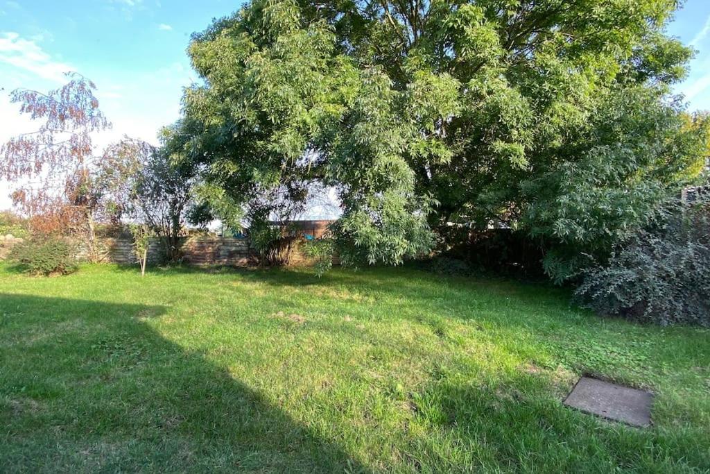 Cheerful 3 Bedroom Bungalow With Indoor Fire Place Gloucester Eksteriør billede
