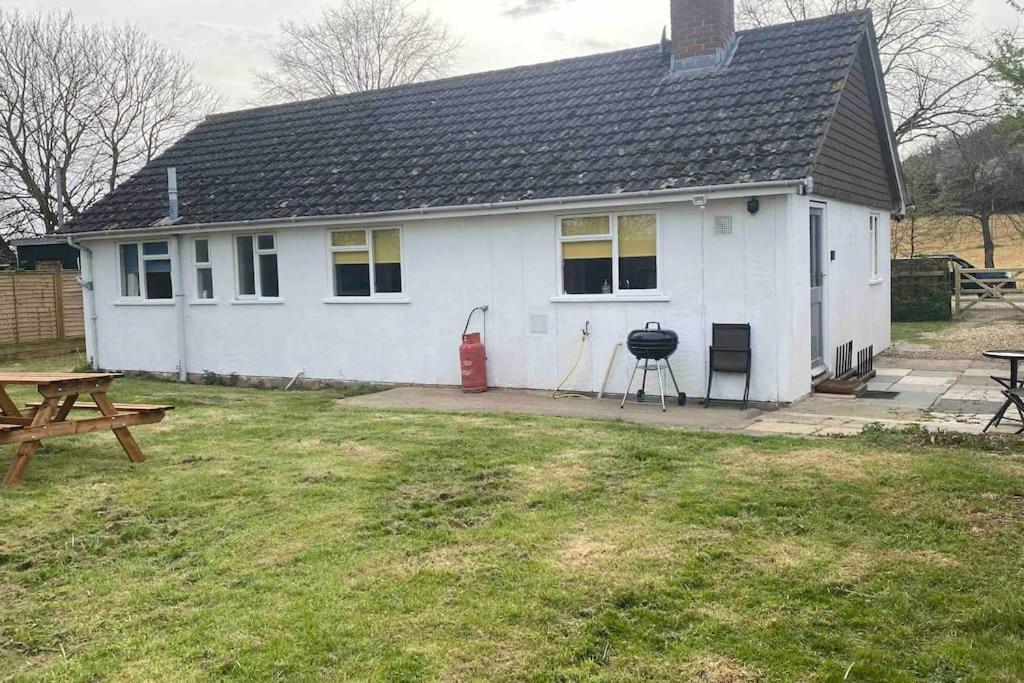 Cheerful 3 Bedroom Bungalow With Indoor Fire Place Gloucester Eksteriør billede